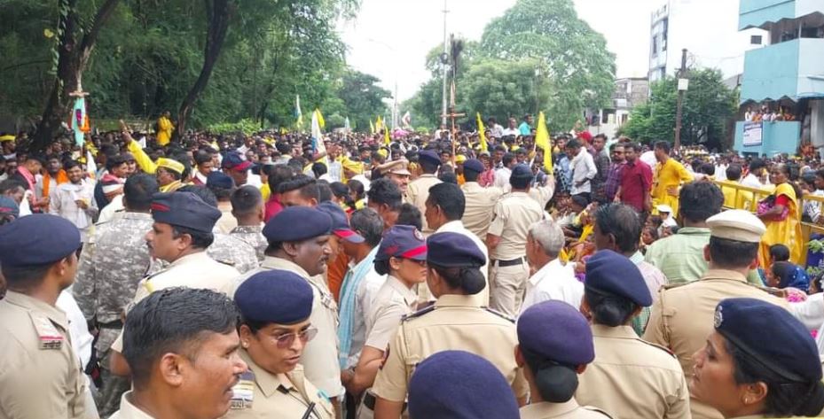 नागपुरात गोंड गोवारी आदिवासी समाज बांधवांतर्फे मोर्चा